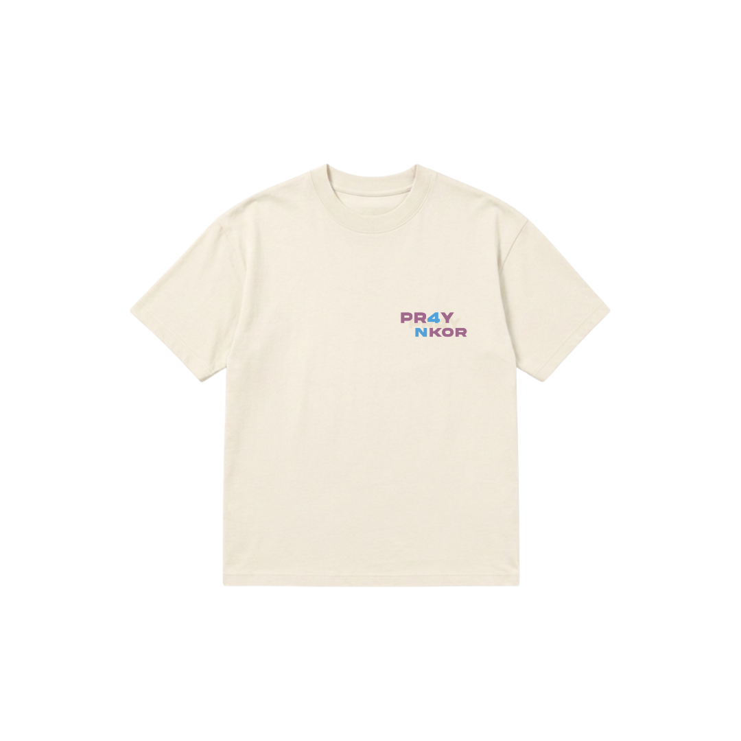 Camiseta color crudo PR4Y FOR North Korea, vista frontal con print «PR4Y NKOR» en el pecho